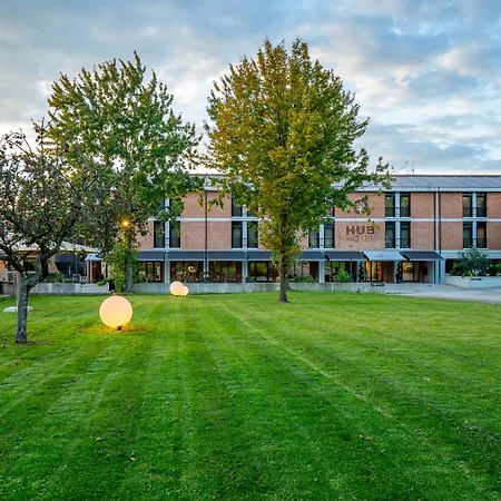 Hotel Hub 3*